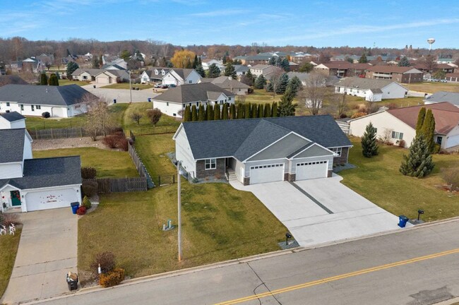 Building Photo - 4 Bedroom- 2.5 Bathroom New Build Duplex- Pulaski!