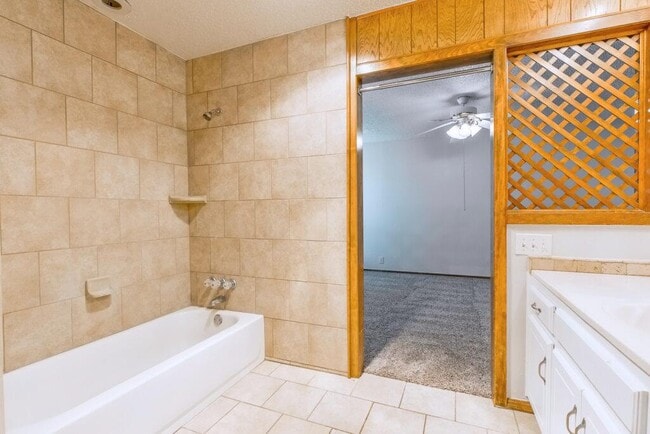 Building Photo - 1324 Kelly Park Rd