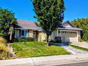Building Photo - 3 bedroom, 2 bath house