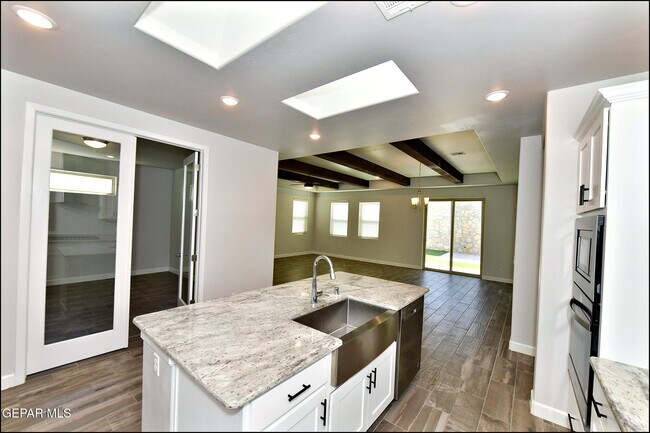 Building Photo - 13146 Cleethorpes St