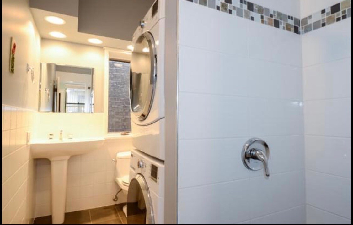 Building Photo - 3741 N Pine Grove Ave