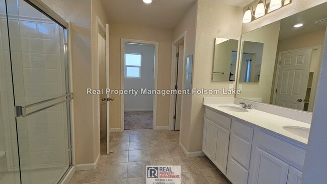 Building Photo - 3 bed 2.5 bath Home | Folsom Ranch - Gated Community | Walk to Dining & Coffee