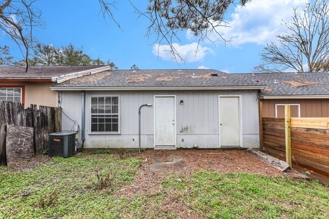 Building Photo - Upgraded 2x2 in great location AVAILABLE NOW