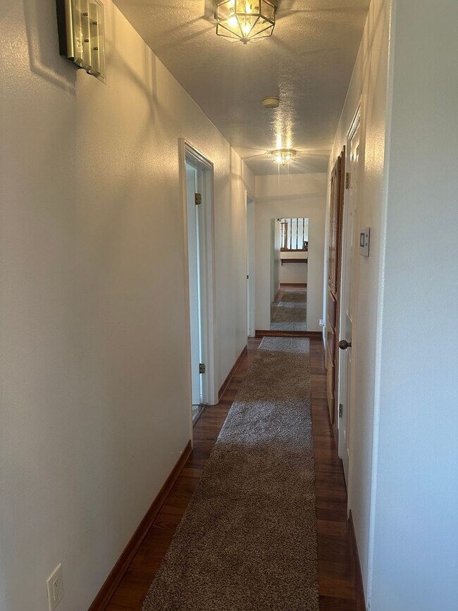 Building Photo - Charming Ranch Farmhouse in St. George – Spacious & Serene!