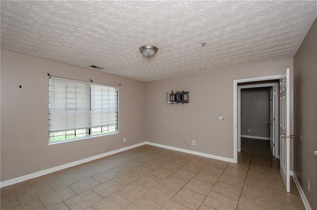 Building Photo - 10104 Fairington Ridge Cir