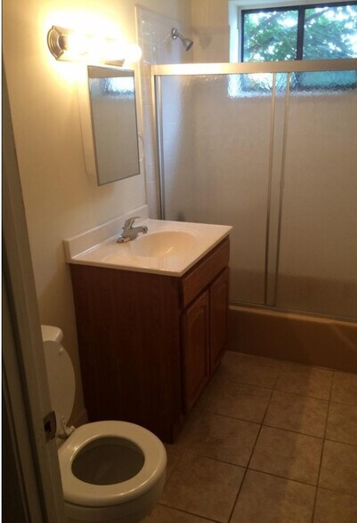 Building Photo - 755 Wethersfield Ave