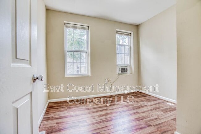 Building Photo - 402 E Lorraine Ave