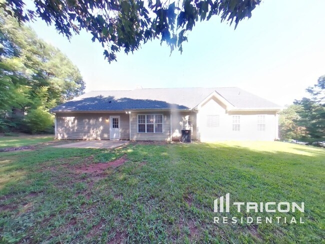 Building Photo - 280 Chestnut Dr