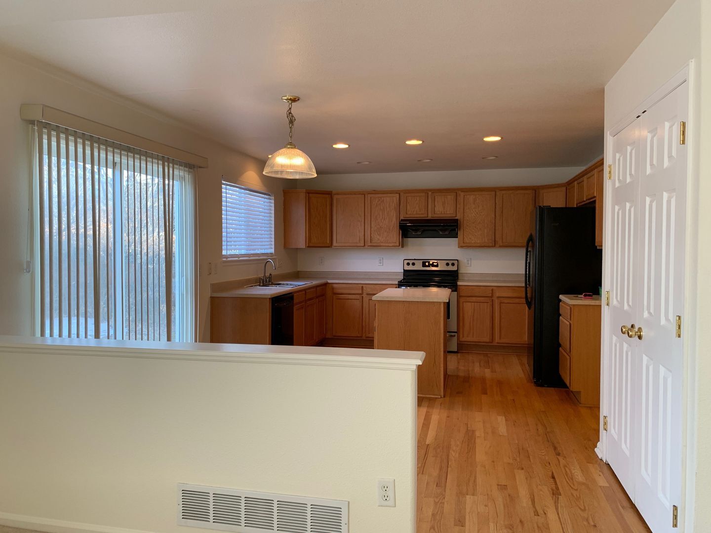 Building Photo - 1615 Red Mountain Dr