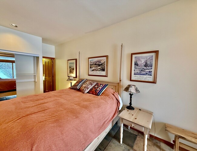 Building Photo - Snowcreek V – Stunning 4 Bed, 3 Bath Corner Unit