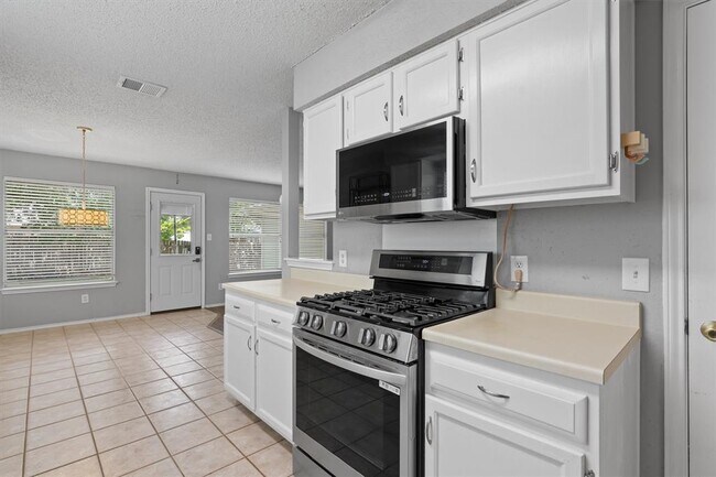 Building Photo - 913 Dover Pass