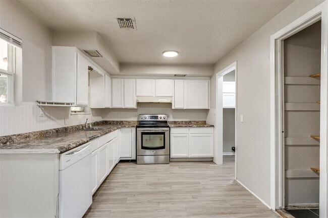 Building Photo - 2908 SW 62nd St