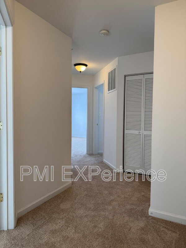 Building Photo - 12302 Open View Ln