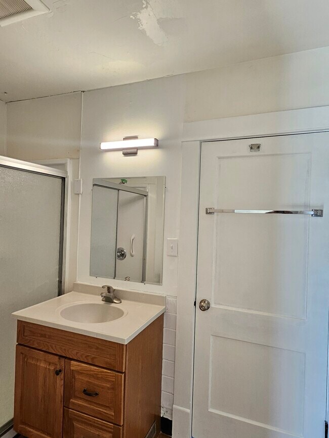 Building Photo - 616 Lee St