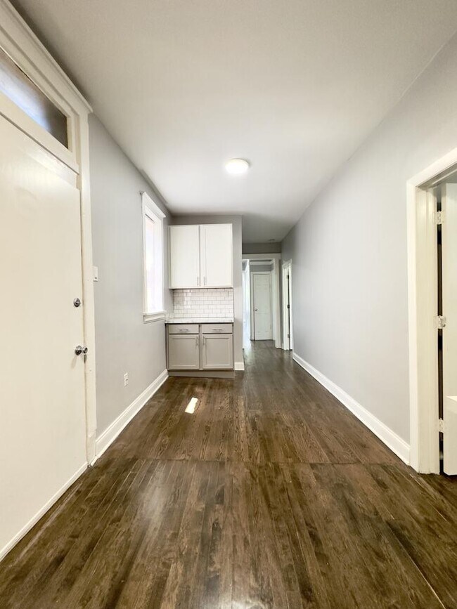 Building Photo - 2 bedroom in Chicago IL 60660