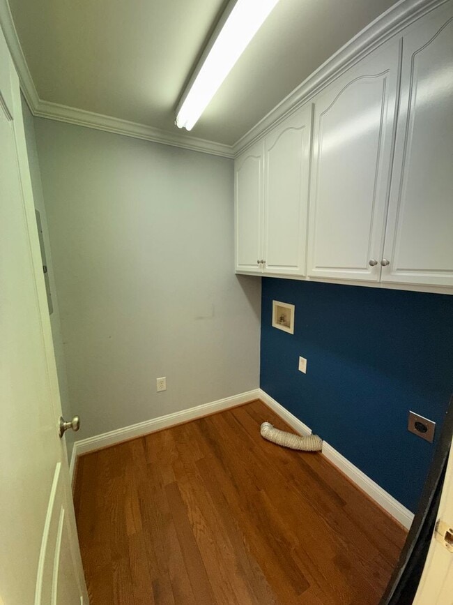 Building Photo - 3704 Warwick Pl