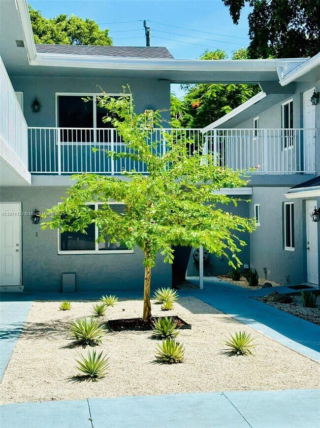 Building Photo - 414 SE 14th St