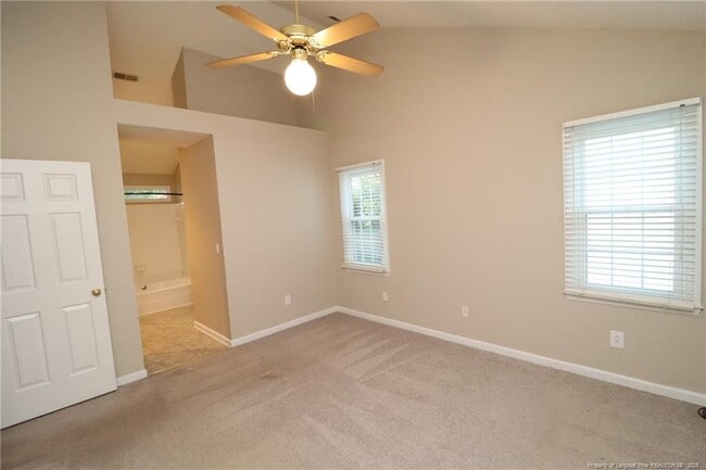 Building Photo - 211 Amberglow Pl