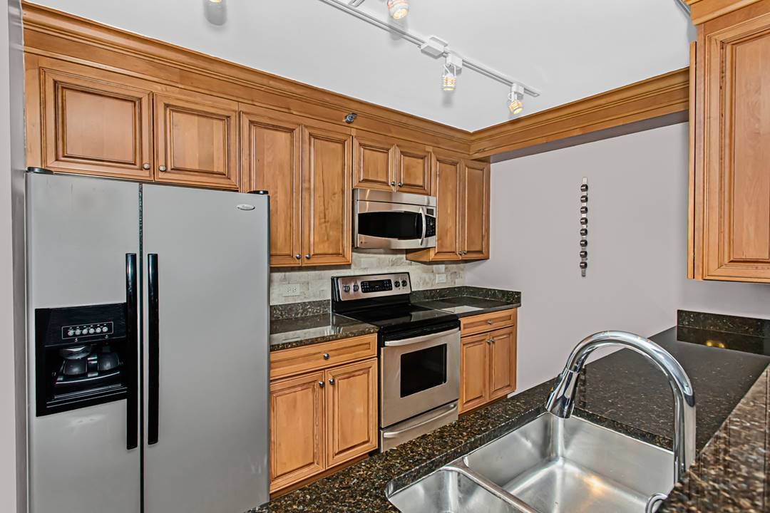 Building Photo - 345 N La Salle Dr