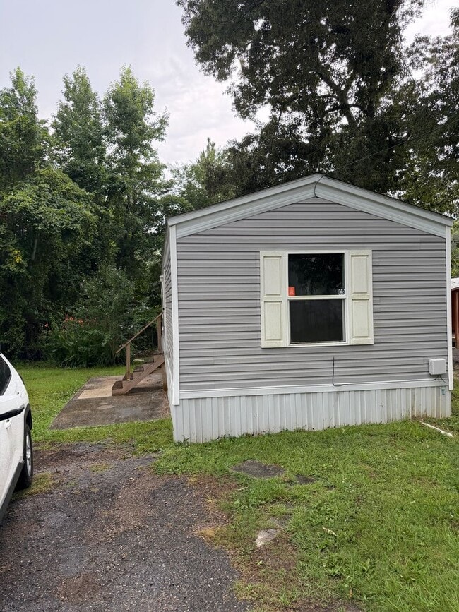 Building Photo - 1608 Golden Springs Rd