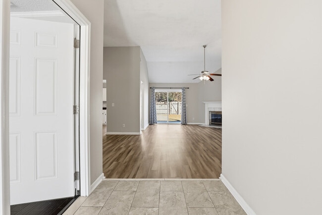 Building Photo - 10 Chamois Ct