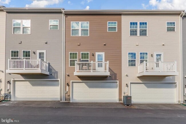 Building Photo - 5445 Billenca Ln