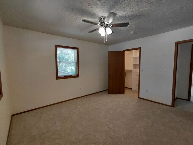 Building Photo - Single Family Home!