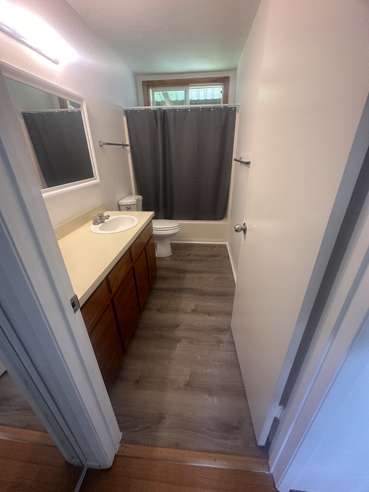 Building Photo - 18-4025 N Glenwood Rd