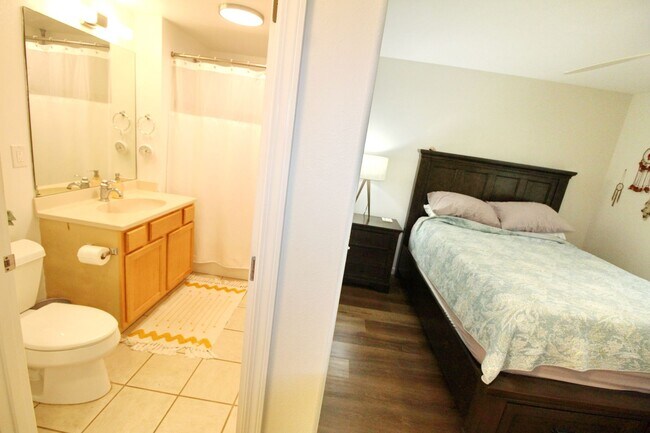 Building Photo - Nicely Remodeled and Completely Unfurnishe...