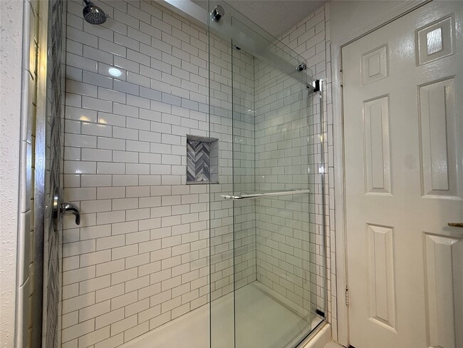 Building Photo - 3636 Lake St