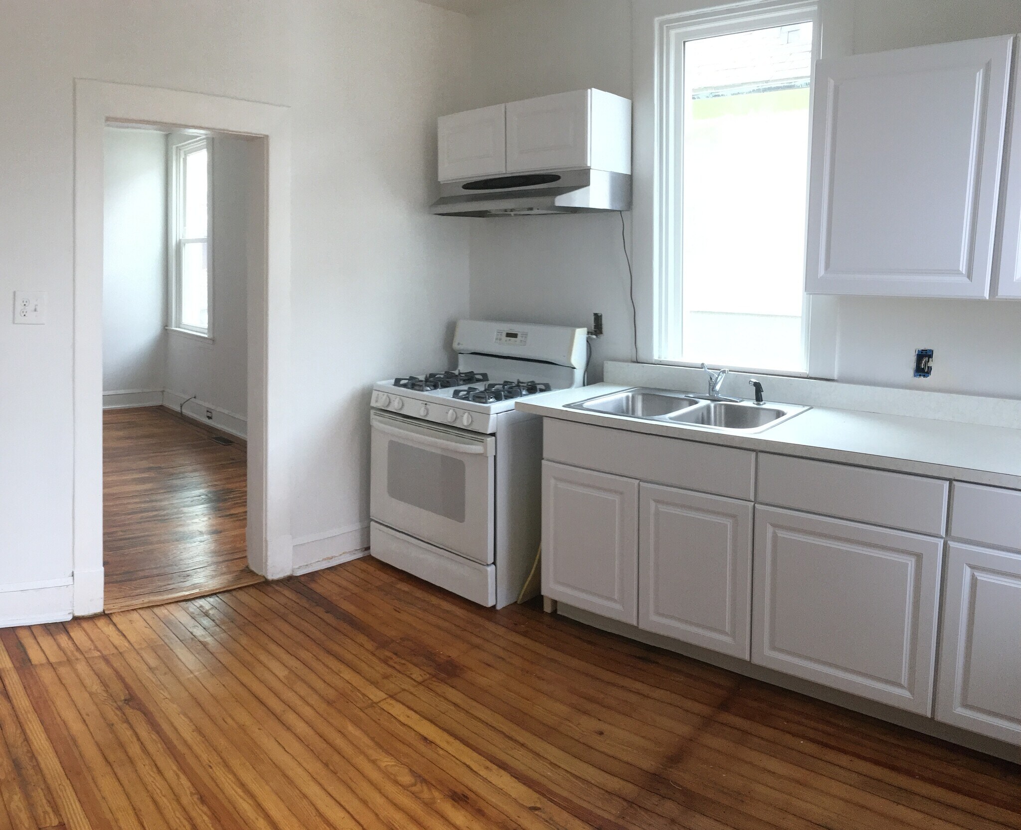 Building Photo - 2904 Chesley Ave