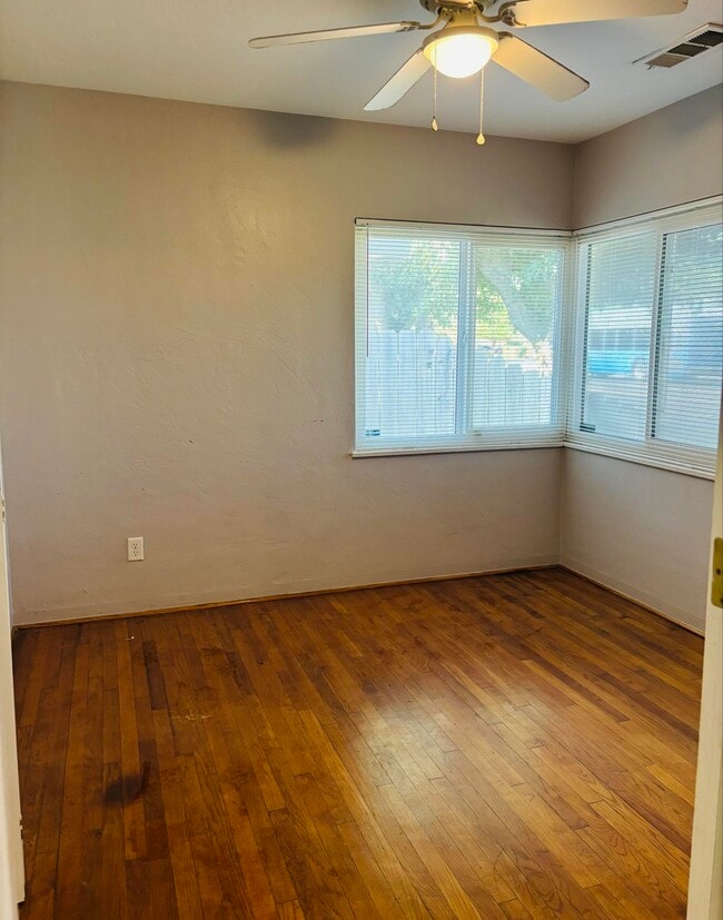 Building Photo - 1807 N 11th Ave