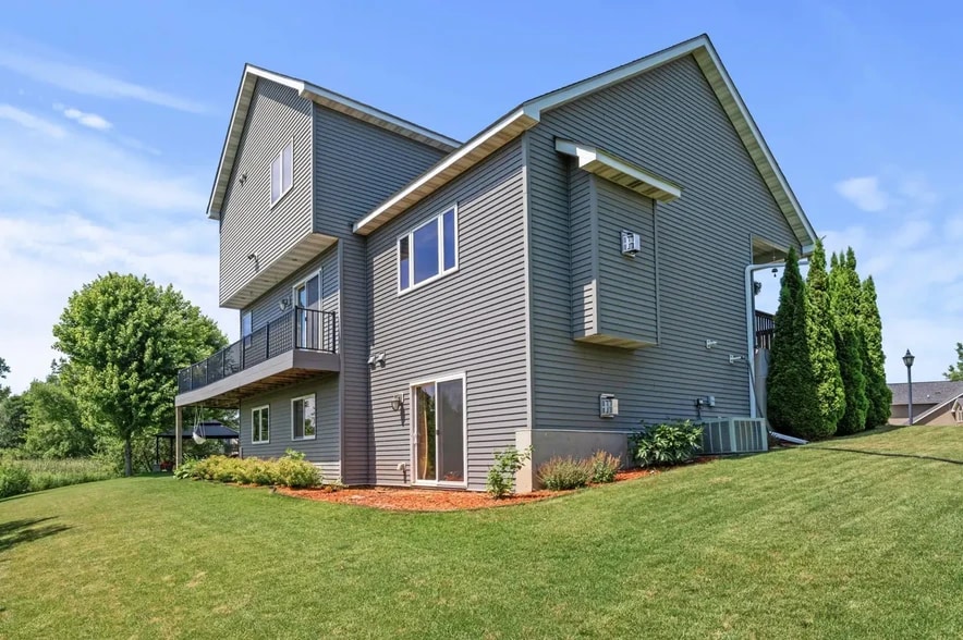 Building Photo - 5265 Fenson Ct N