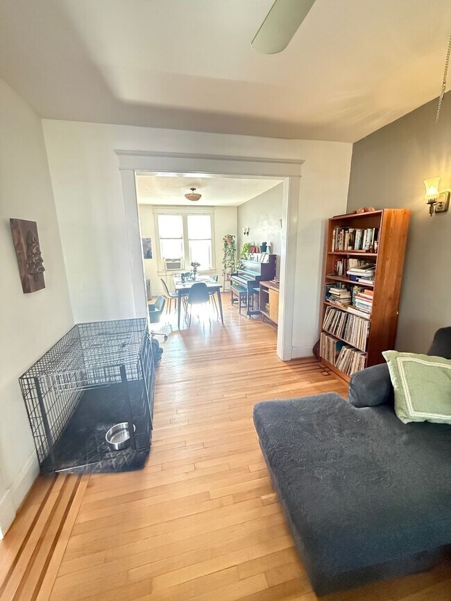 Building Photo - 1349 W 41st St