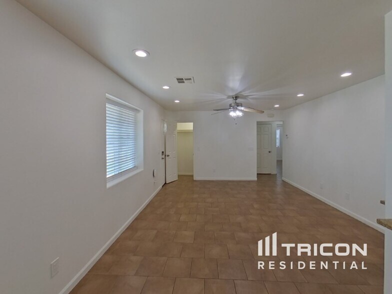 Building Photo - 619 S Sirrine