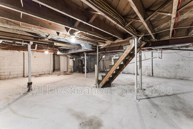 Building Photo - 102 E 80 Terrace