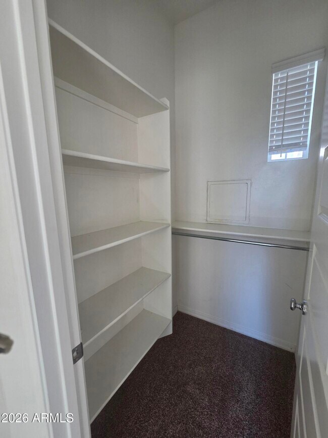Building Photo - 221 E Balsam Dr