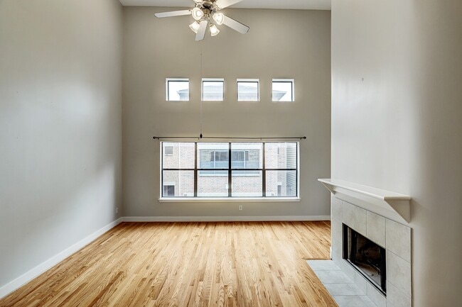 Building Photo - 425 W 26th St