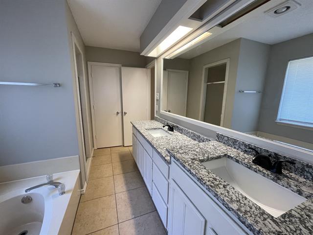 Building Photo - 6109 Kingswood Dr