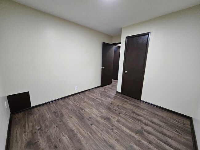 Building Photo - 3403 N Hartman Dr