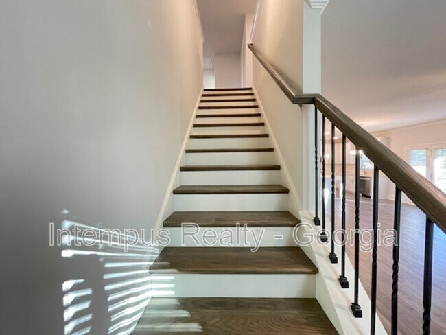 Building Photo - 44 Garnet Dr