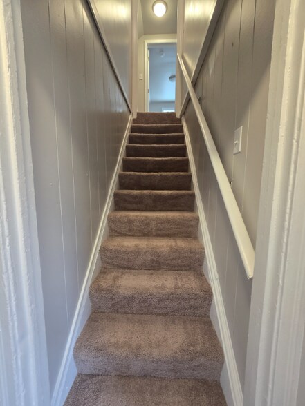 Building Photo - 1112 E 16th St