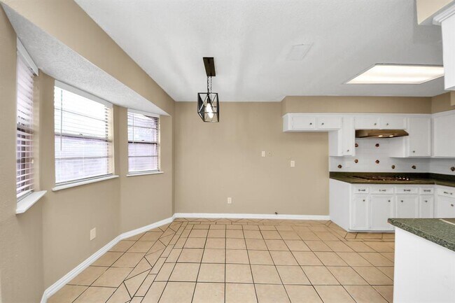 Building Photo - 2410 Manila Ln