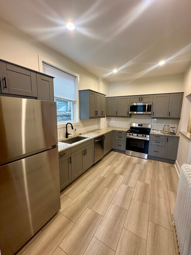 Building Photo - 6434 N Magnolia Ave