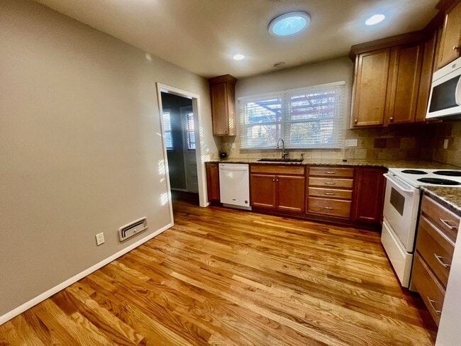 Building Photo - Charming 2 bedroom rancher located in central Colorado Springs!