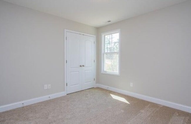 Building Photo - 425 Sedgemoor Rd