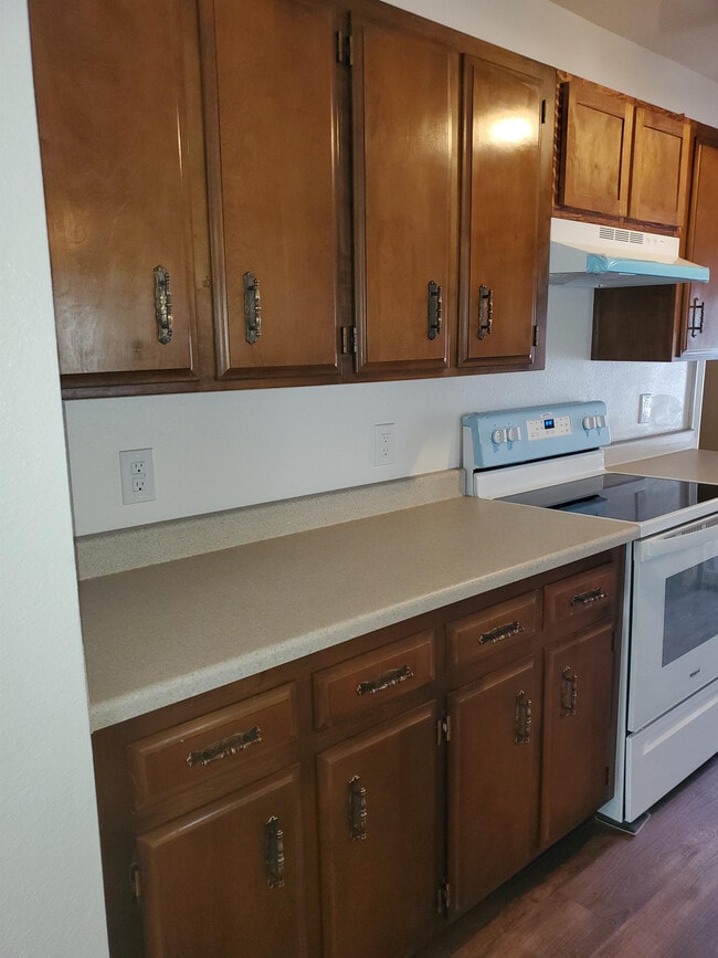 Building Photo - 3213 Center St NE