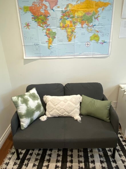 Furniture is optional - 611 S Griffith Park Dr