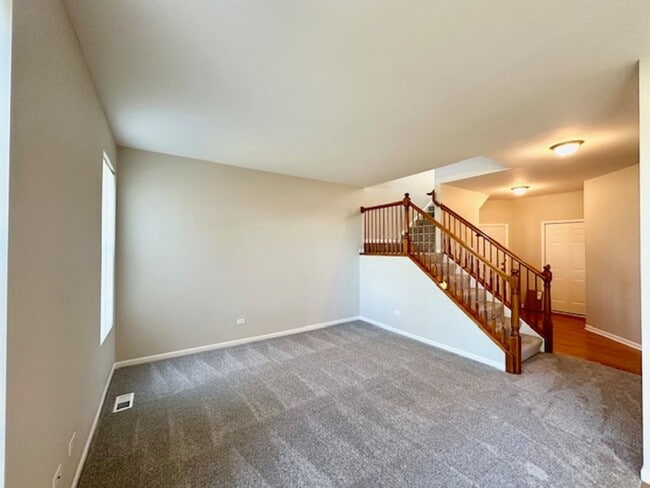 Building Photo - Excellent 2 Bedroom Plus Huge Loft  2.5 Bath and 2 car attached garage