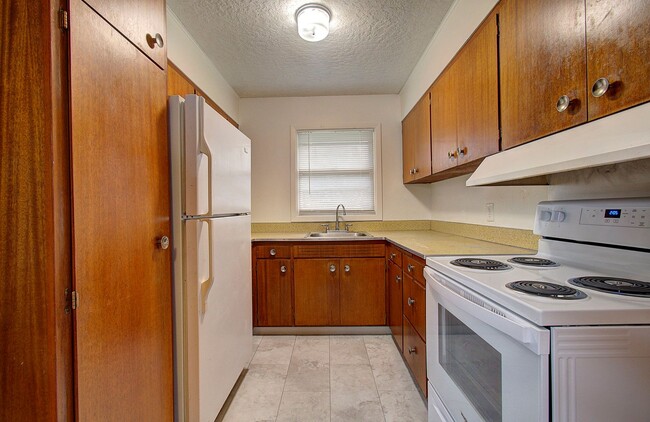 Building Photo - Quaint Three Bedroom Home in Vancouver!  Apply today to received $250 off June 2026